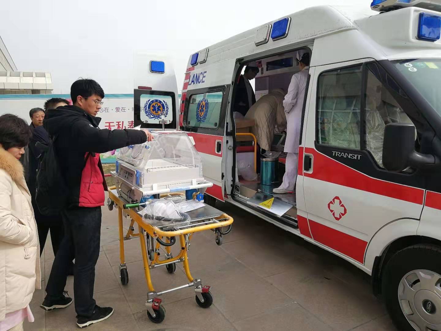 类乌齐县救护车转院